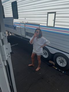 Aubrey Plaza feet photo thumbnail