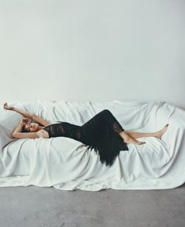 Aubrey Plaza feet photo thumbnail