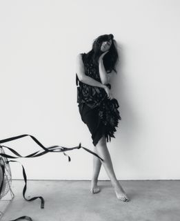 Aubrey Plaza feet photo thumbnail