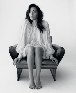 Aubrey Plaza feet photo thumbnail