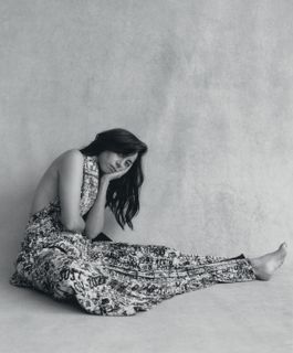 Aubrey Plaza feet photo thumbnail