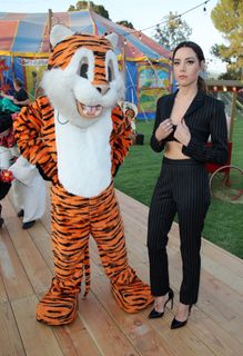 Aubrey Plaza feet photo 8