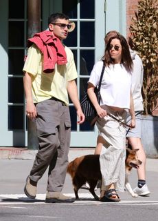 Aubrey Plaza feet photo 4
