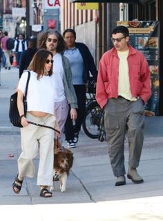 Aubrey Plaza feet photo 3