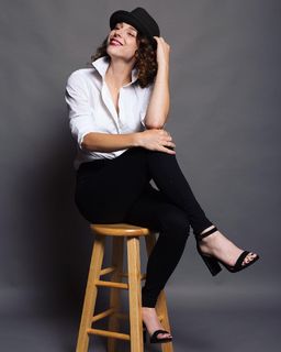 Aubrey Reynolds feet photo 17