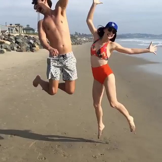 Aubrey Reynolds feet photo 8