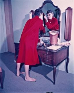 Audrey Hepburn feet photo thumbnail