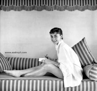 Audrey Hepburn feet photo thumbnail