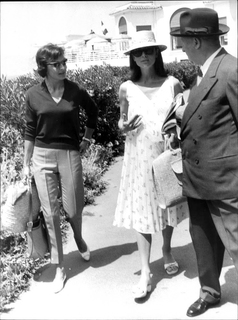 Audrey Hepburn feet photo thumbnail