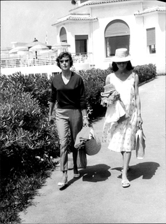 Audrey Hepburn feet photo thumbnail
