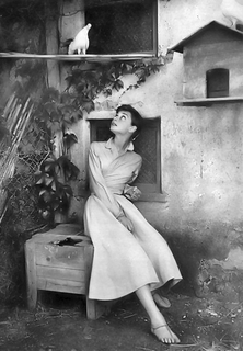 Audrey Hepburn feet photo thumbnail