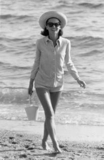 Audrey Hepburn feet photo thumbnail
