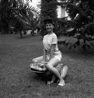 Audrey Hepburn feet photo thumbnail