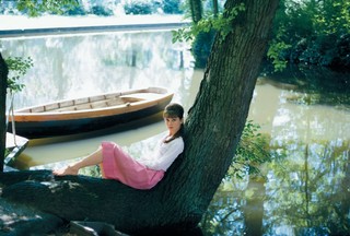 Audrey Hepburn feet photo thumbnail