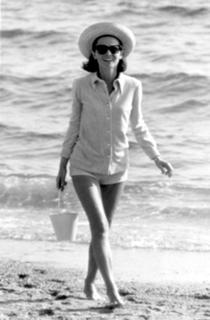 Audrey Hepburn feet photo thumbnail