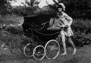 Audrey Hepburn feet photo thumbnail