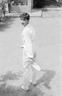 Audrey Hepburn feet photo thumbnail