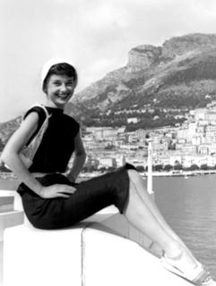Audrey Hepburn feet photo thumbnail