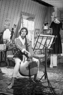 Audrey Hepburn feet photo thumbnail