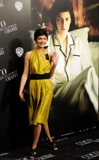 Audrey Tautou feet photo thumbnail