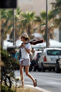 Audrey Tautou feet photo thumbnail