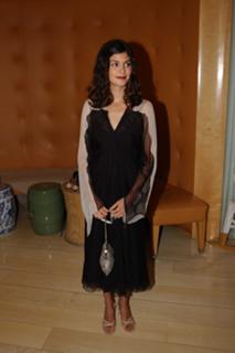 Audrey Tautou feet photo thumbnail