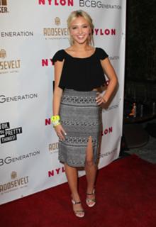 Audrey Whitby feet photo thumbnail