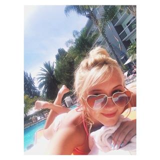 Audrey Whitby feet photo thumbnail