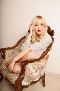 Audrey Whitby feet photo thumbnail