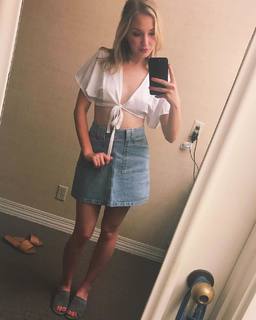 Audrey Whitby feet photo thumbnail