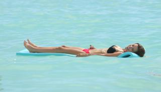 Audrina Patridge feet photo thumbnail