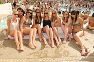 Audrina Patridge feet photo thumbnail