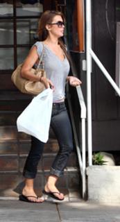 Audrina Patridge feet photo thumbnail