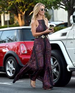 Audrina Patridge feet photo thumbnail