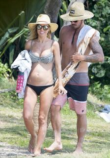 Audrina Patridge feet photo thumbnail