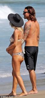 Audrina Patridge feet photo thumbnail