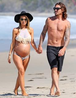 Audrina Patridge feet photo thumbnail