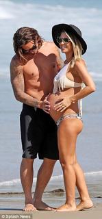 Audrina Patridge feet photo thumbnail