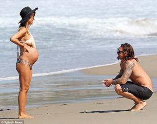 Audrina Patridge feet photo thumbnail