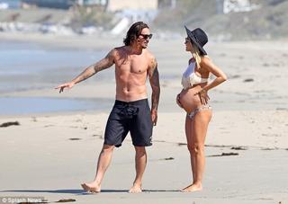 Audrina Patridge feet photo thumbnail