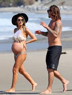 Audrina Patridge feet photo thumbnail