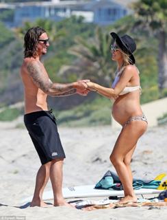 Audrina Patridge feet photo thumbnail