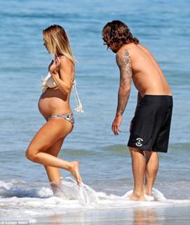 Audrina Patridge feet photo thumbnail