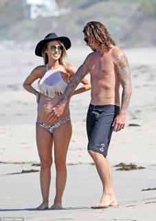 Audrina Patridge feet photo thumbnail