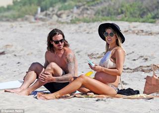 Audrina Patridge feet photo thumbnail