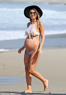 Audrina Patridge feet photo thumbnail