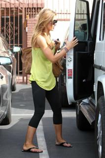 Audrina Patridge feet photo thumbnail