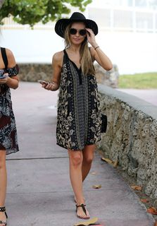 Audrina Patridge feet photo thumbnail