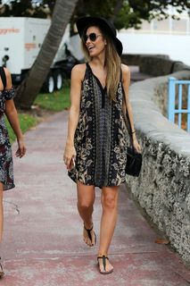 Audrina Patridge feet photo thumbnail