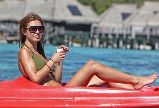 Audrina Patridge feet photo thumbnail